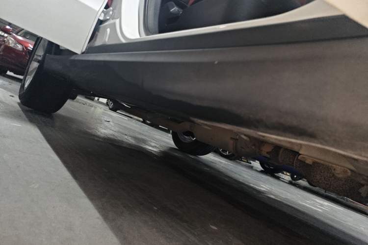 Used Haval H2 2018 Blue-Label 1.5T Dual-Clutch Two-Wheel-Drive Luxury Model Right Side Sill