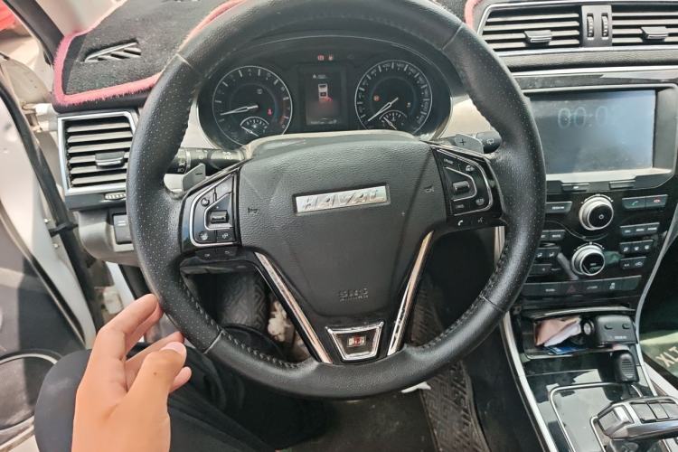 Used Haval H2 2018 Red-Label 1.5T Dual-Clutch Two-Wheel-Drive Elite Model Steering Wheel