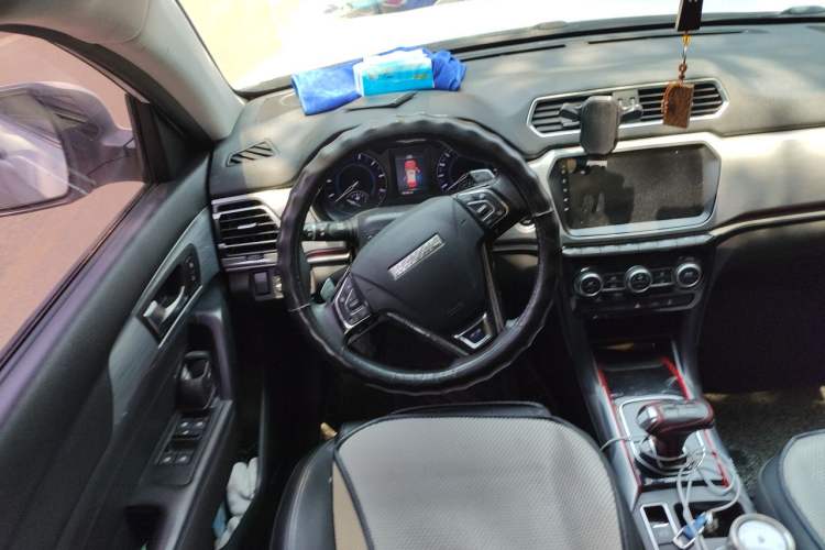Used Haval H2 2018 Chuanxiang Edition Blue Badge 1.5T Dual-Clutch Two-Wheel Drive Fashionable Model Steering Wheel