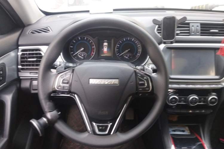 Used Haval H2 2018 1.5T Dual-Clutch Two-Wheel Drive Fashion Model China VI Standard Steering Wheel