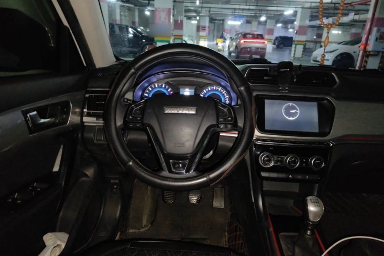 Used Haval H2 2018 Chuanxiang Edition Blue Badge 1.5T Manual Two-Wheel Drive Fashionable Model Steering Wheel