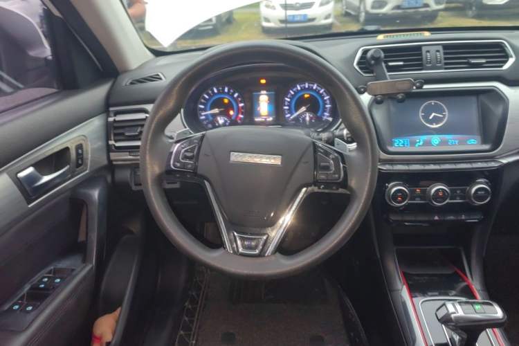 Used Haval H2 2018 Chuanxiang Edition Blue Badge 1.5T Dual-Clutch Two-Wheel Drive Fashionable Model Steering Wheel