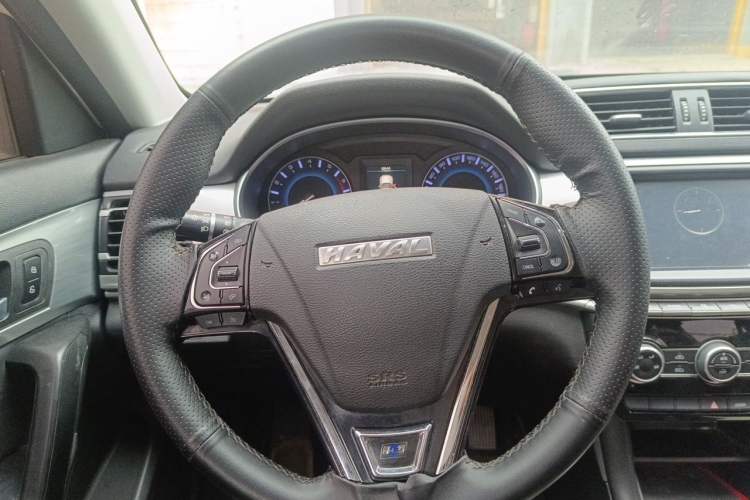 Used Haval H2 2018 Chuanxiang Edition Blue Badge 1.5T Manual Two-Wheel Drive Fashionable Model Steering Wheel