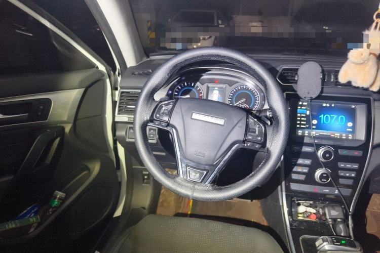 Used Haval H2 2018 1.5T Dual-Clutch Two-Wheel Drive Fashion Model China VI Standard Steering Wheel