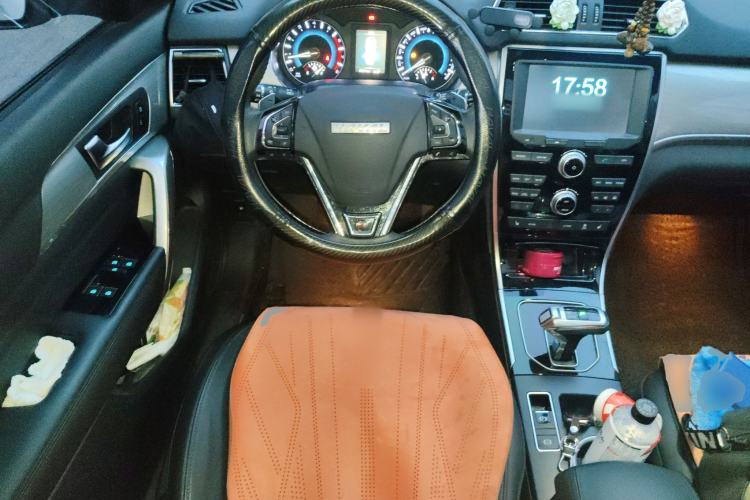 Used Haval H2 2018 Red-Label 1.5T Dual-Clutch Two-Wheel-Drive Luxury Model Steering Wheel