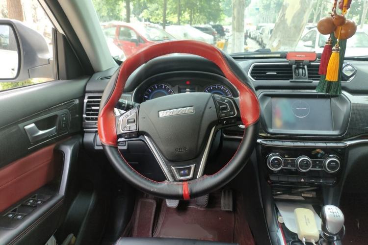 Used Haval H2 2018 Chuanxiang Edition Blue Badge 1.5T Manual Two-Wheel Drive Fashionable Model Steering Wheel