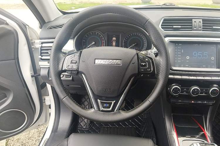 Used Haval H2 2018 Blue-Label 1.5T Dual-Clutch Two-Wheel-Drive Luxury Model Steering Wheel