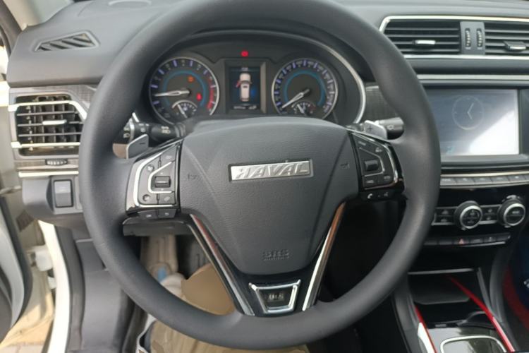 Used Haval H2 2018 1.5T Dual-Clutch Two-Wheel Drive Fashion Model China VI Standard Steering Wheel