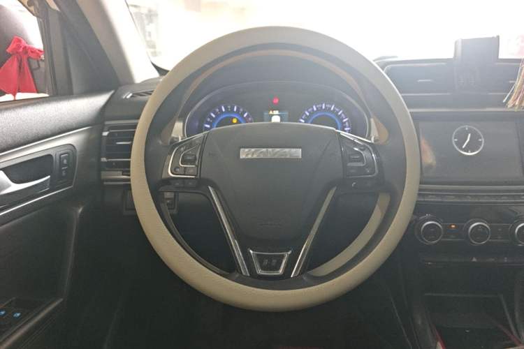 Used Haval H2 2018 Chuanxiang Edition Blue Badge 1.5T Manual Two-Wheel Drive Fashionable Model Steering Wheel