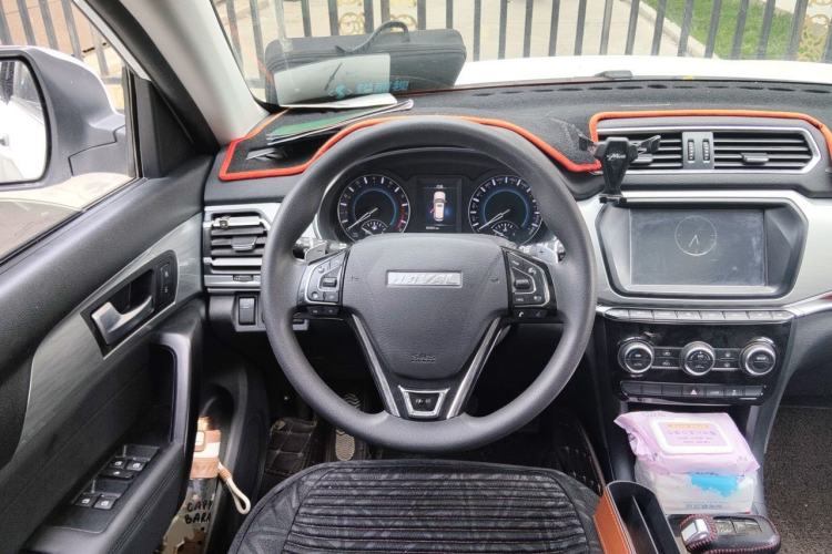 Used Haval H2 2018 Chuanxiang Edition 1.5T Dual-Clutch Two-Wheel Drive Fashion Model China V Standard Steering Wheel