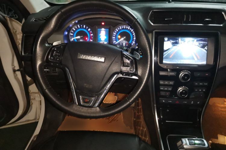 Used Haval H2 2018 Red-Label 1.5T Dual-Clutch Two-Wheel-Drive Luxury Model Steering Wheel