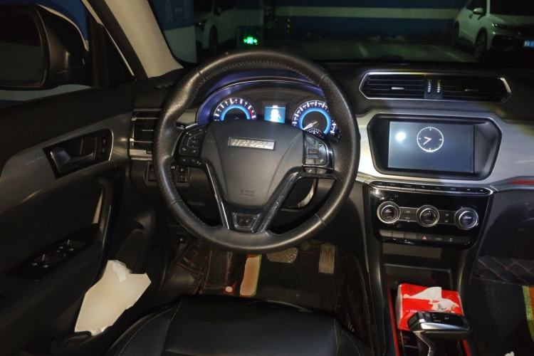 Used Haval H2 2018 Chuanxiang Edition Blue Badge 1.5T Dual-Clutch Two-Wheel Drive ZhiShang Model Steering Wheel