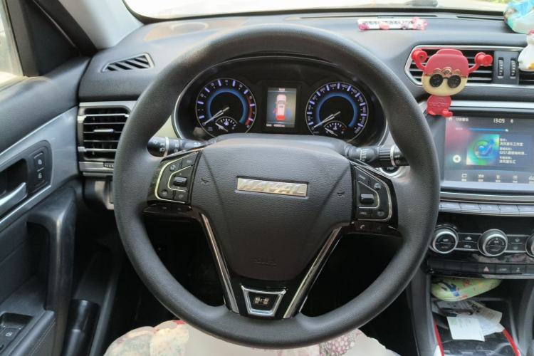 Used Haval H2 2018 Chuanxiang Edition Blue Badge 1.5T Manual Two-Wheel Drive Fashionable Model Steering Wheel