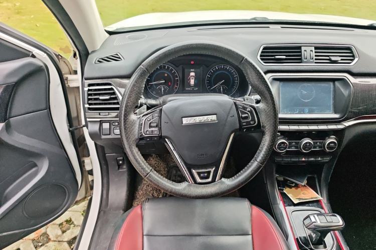Used Haval H2 2018 Chuanxiang Edition Blue Badge 1.5T Dual-Clutch Two-Wheel Drive ZhiShang Model Steering Wheel
