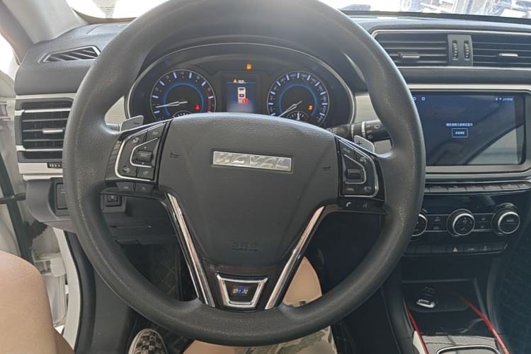 Used Haval H2 2018 Chuanxiang Edition Blue Badge 1.5T Dual-Clutch Two-Wheel Drive Fashionable Model Steering Wheel