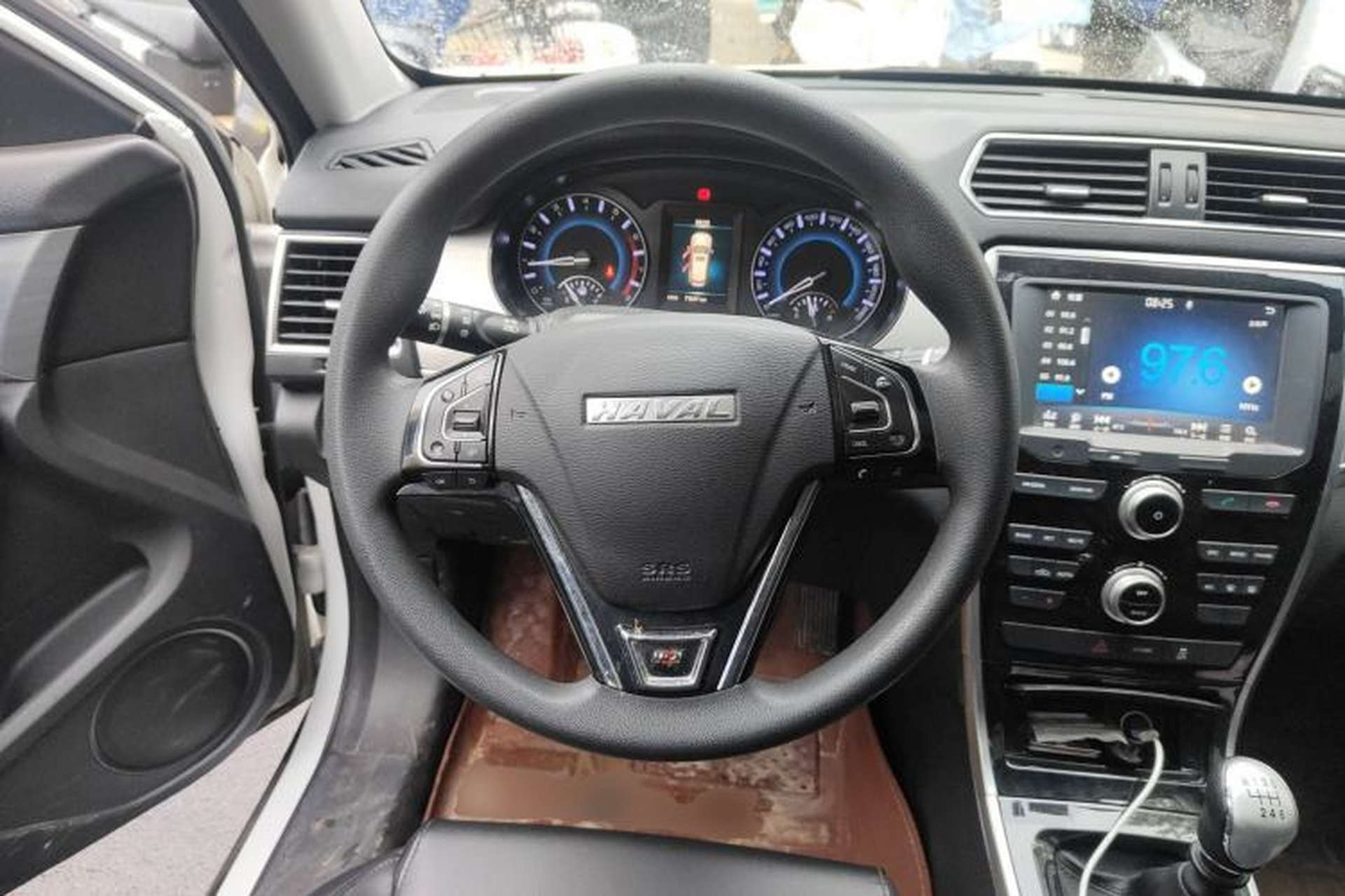 Used Haval H2 2018 Chuanxiang Edition Red Badge 1.5T Manual Two-Wheel Drive Fashionable Model Steering Wheel