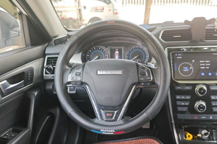 Used Haval H2 2018 Chuanxiang Edition 1.5T Dual-Clutch Two-Wheel Drive ZhiShang Model China V Standard Steering Wheel