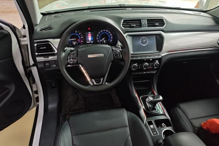 Used Haval H2 2018 1.5T Dual-Clutch Two-Wheel Drive Fashion Model China VI Standard Steering Wheel