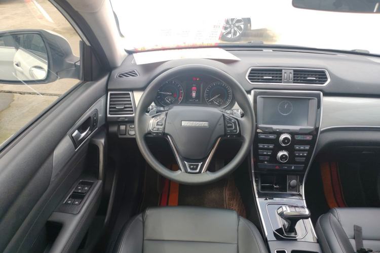 Used Haval H2 2018 1.5T Dual-Clutch Two-Wheel Drive Fashion Model China VI Standard Steering Wheel
