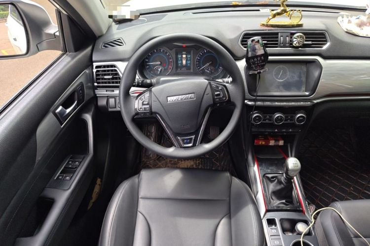 Used Haval H2 2018 Chuanxiang Edition Blue Badge 1.5T Manual Two-Wheel Drive Fashionable Model Steering Wheel