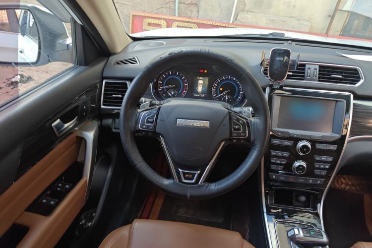 Used Haval H2 2018 Red-Label 1.5T Dual-Clutch Two-Wheel-Drive Luxury Model Steering Wheel