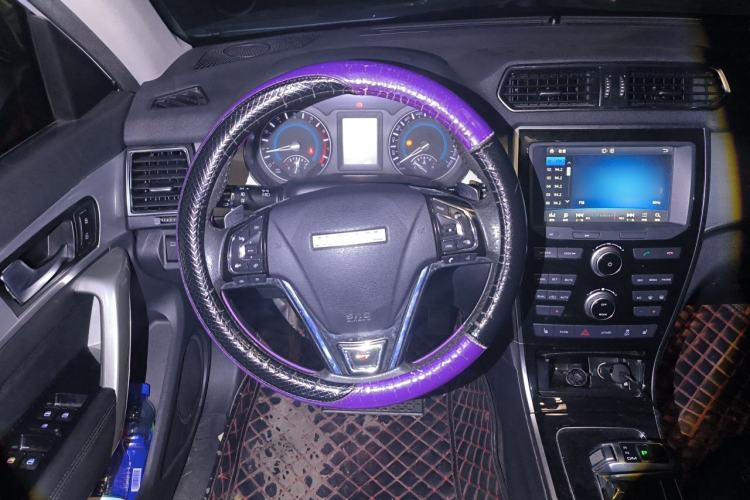 Used Haval H2 2018 Red-Label 1.5T Dual-Clutch Two-Wheel-Drive Luxury Model Steering Wheel