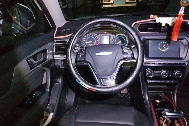 Used Haval H2 2018 1.5T Dual-Clutch Two-Wheel Drive Fashion Model China VI Standard Steering Wheel