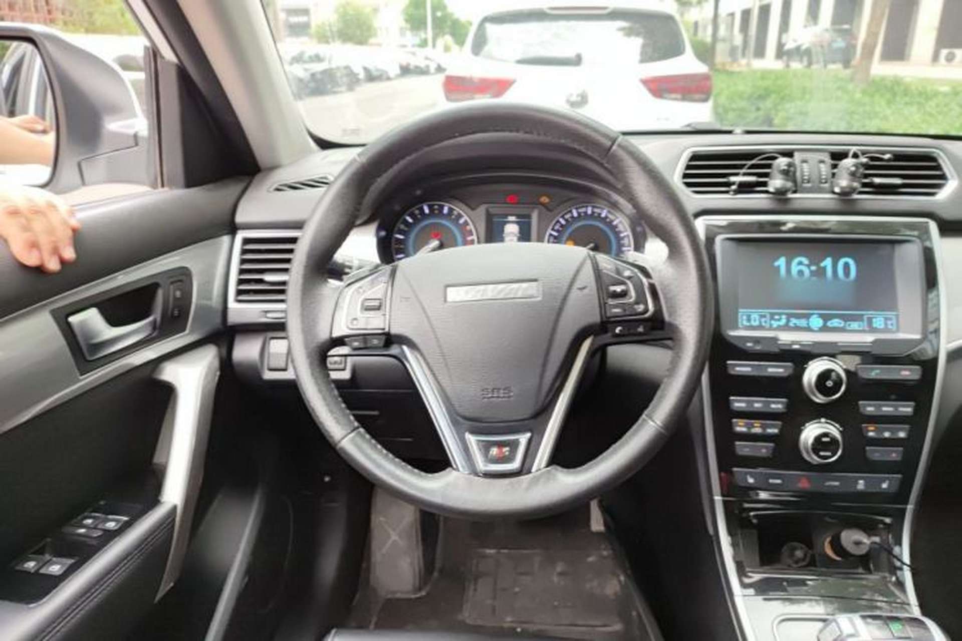 Used Haval H2 2018 Red-Label 1.5T Dual-Clutch Two-Wheel-Drive Luxury Model Steering Wheel