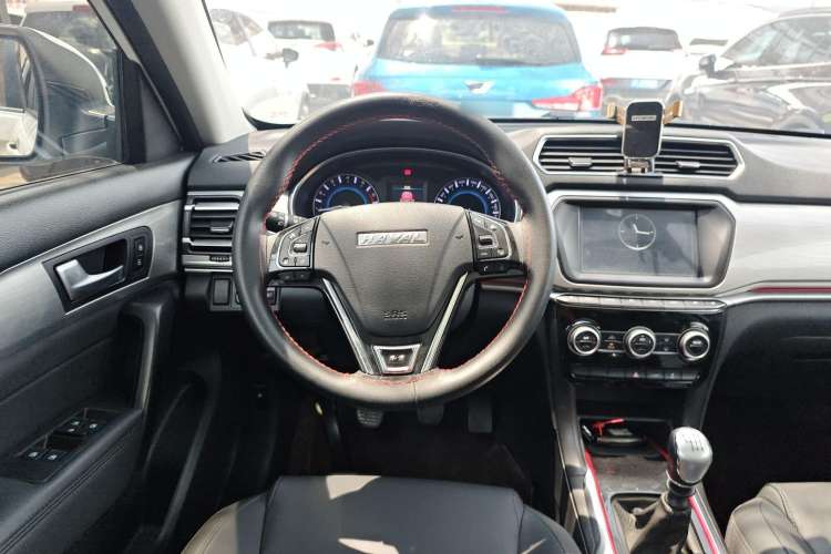 Used Haval H2 2018 1.5T Manual Two-Wheel Drive Luxury Model China VI Standard Steering Wheel