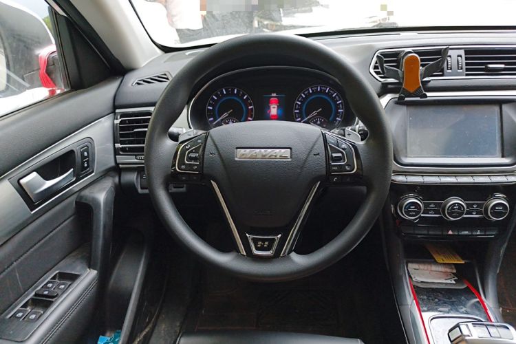 Used Haval H2 2018 1.5T Dual-Clutch Two-Wheel Drive Fashion Model China VI Standard Steering Wheel