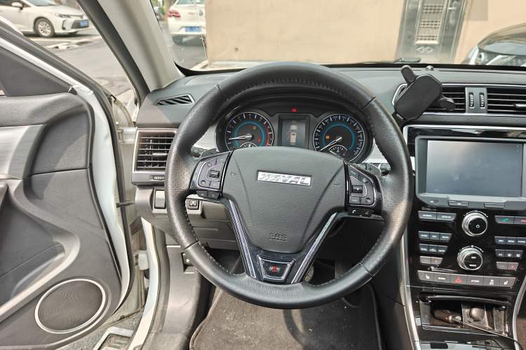Used Haval H2 2018 Red-Label 1.5T Dual-Clutch Two-Wheel-Drive Luxury Model Steering Wheel