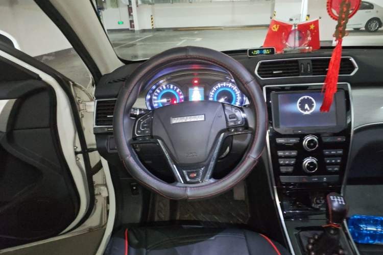 Used Haval H2 2018 Chuanxiang Edition Red Badge 1.5T Manual Two-Wheel Drive Fashionable Model Steering Wheel