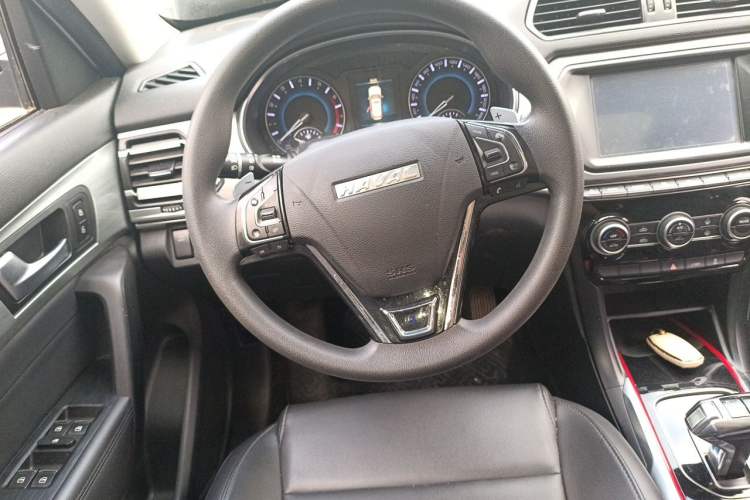 Used Haval H2 2018 Chuanxiang Edition Blue Badge 1.5T Dual-Clutch Two-Wheel Drive Fashionable Model Steering Wheel