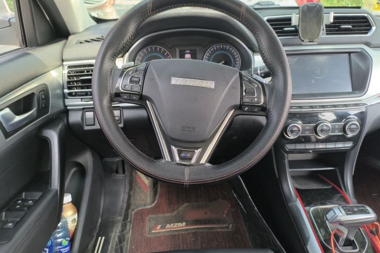 Used Haval H2 2018 Chuanxiang Edition Blue Badge 1.5T Dual-Clutch Two-Wheel Drive Fashionable Model Steering Wheel
