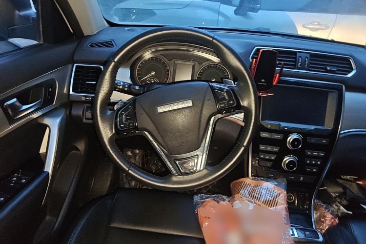Used Haval H2 2018 Red-Label 1.5T Dual-Clutch Two-Wheel-Drive Elite Model Steering Wheel