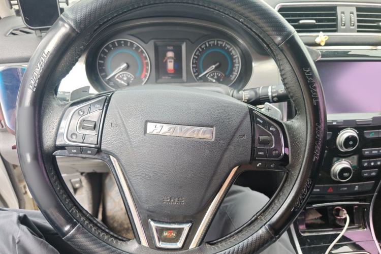 Used Haval H2 2018 Red-Label 1.5T Dual-Clutch Two-Wheel-Drive Elite Model Steering Wheel
