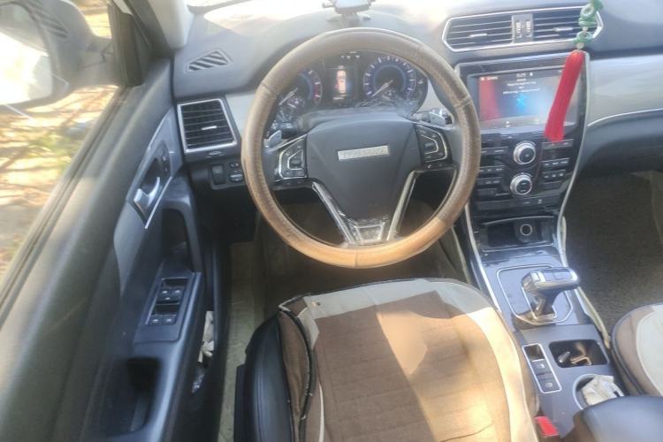 Used Haval H2 2018 1.5T Dual-Clutch Two-Wheel Drive Fashion Model China VI Standard Steering Wheel