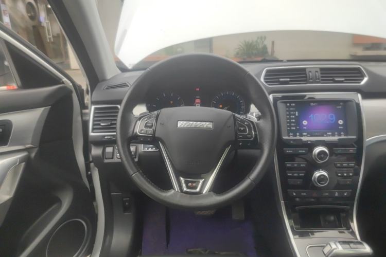 Used Haval H2 2018 Red-Label 1.5T Dual-Clutch Two-Wheel-Drive Luxury Model Steering Wheel