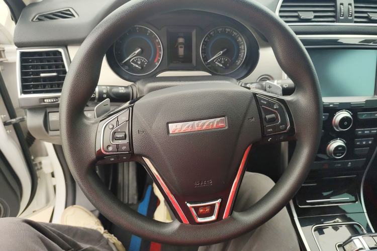Used Haval H2 2018 Chuanxiang Edition Red Badge 1.5T Dual-Clutch Two-Wheel Drive Fashionable Model Steering Wheel