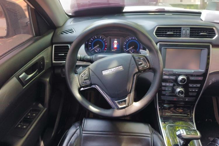 Used Haval H2 2018 1.5T Dual-Clutch Two-Wheel Drive Fashion Model China VI Standard Steering Wheel