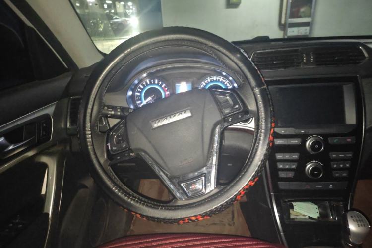 Used Haval H2 2018 Red-Label 1.5T Manual Two-Wheel Drive Elite Model Steering Wheel