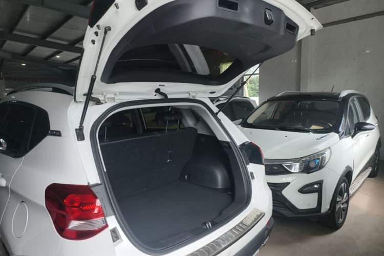 Used Haval H2 2018 Chuanxiang Edition Blue Badge 1.5T Dual-Clutch Two-Wheel Drive ZhiShang Model Trunk