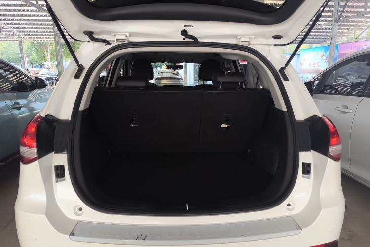 Used Haval H2 2018 Chuanxiang Edition Blue Badge 1.5T Dual-Clutch Two-Wheel Drive Fashionable Model Trunk
