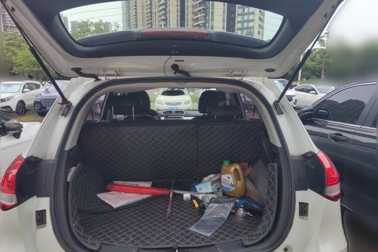Used Haval H2 2018 Chuanxiang Edition Blue Badge 1.5T Dual-Clutch Two-Wheel Drive Fashionable Model Trunk
