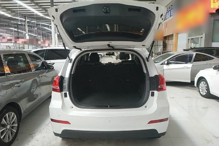 Used Haval H2 2018 1.5T Dual-Clutch Two-Wheel Drive Fashion Model China VI Standard Trunk