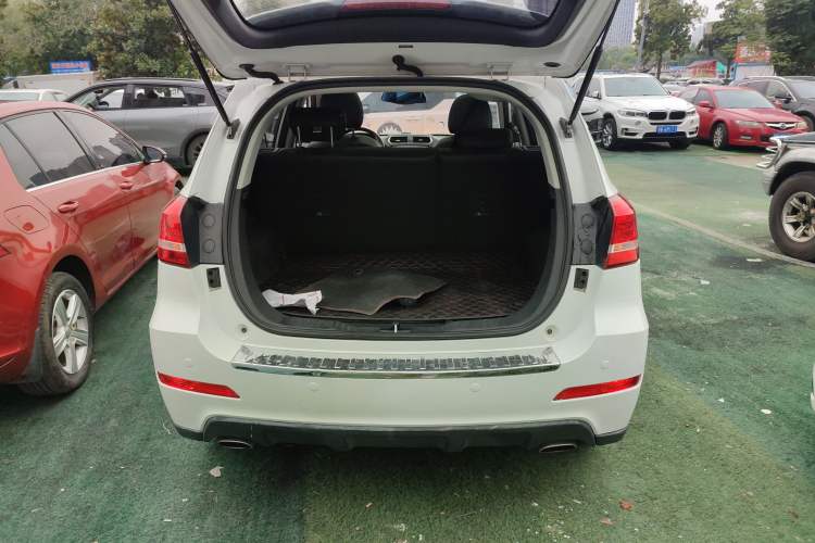 Used Haval H2 2018 Red-Label 1.5T Dual-Clutch Two-Wheel-Drive Luxury Model Trunk