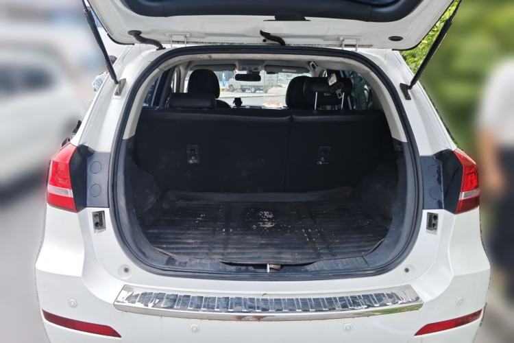 Used Haval H2 2018 Red-Label 1.5T Manual Two-Wheel Drive Luxury Model Trunk