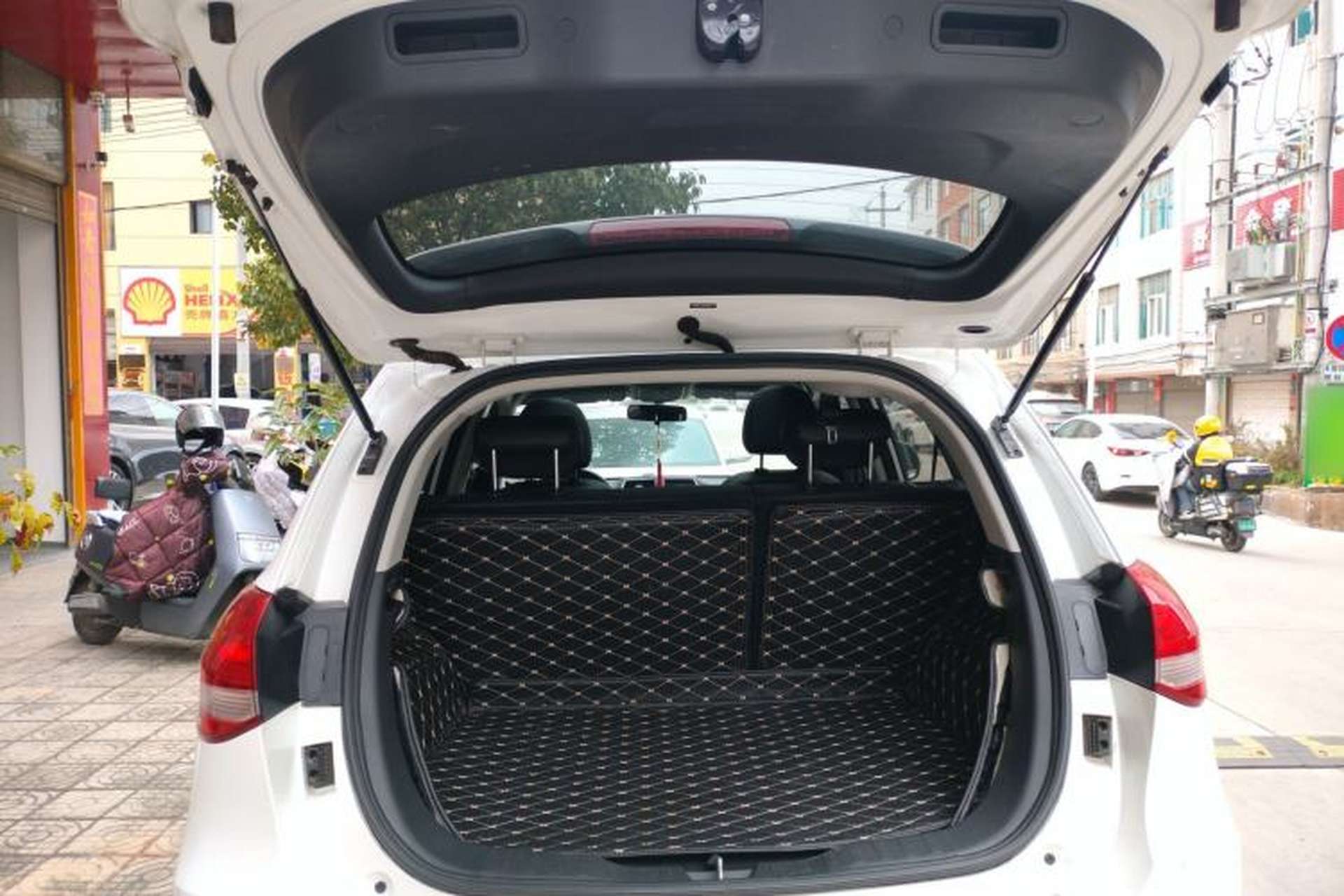 Used Haval H2 2018 1.5T Manual Two-Wheel Drive Luxury Model China VI Standard Trunk