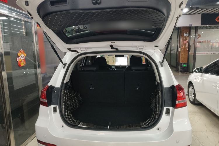 Used Haval H2 2018 1.5T Dual-Clutch Two-Wheel Drive Fashion Model China VI Standard Trunk