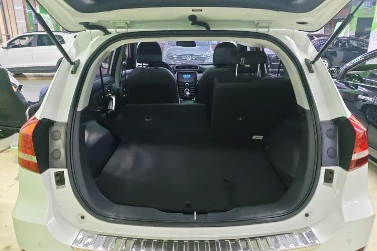 Used Haval H2 2018 Red-Label 1.5T Manual Two-Wheel Drive Luxury Model Trunk